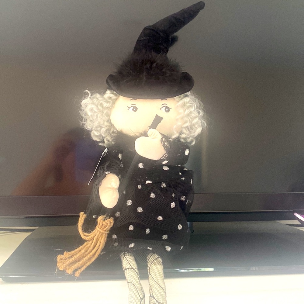Bella Lux Witch Doll - Picture 2 of 3